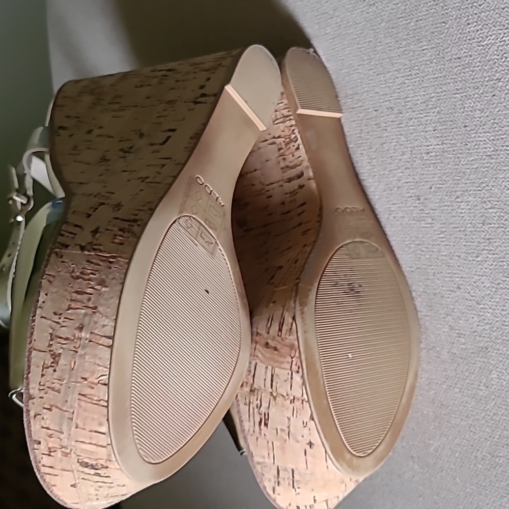 Gold Metallic Platform Heels - Picture 9 of 10